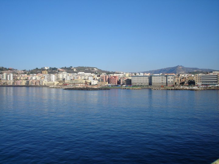 Napoli, choc a Bagnoli: 73enne annega dopo un malore