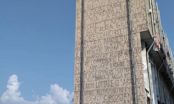 Jorit ha completato il murales con il volto di Che Guevara Jorit ha completato il murales con il volto di Che Guevara