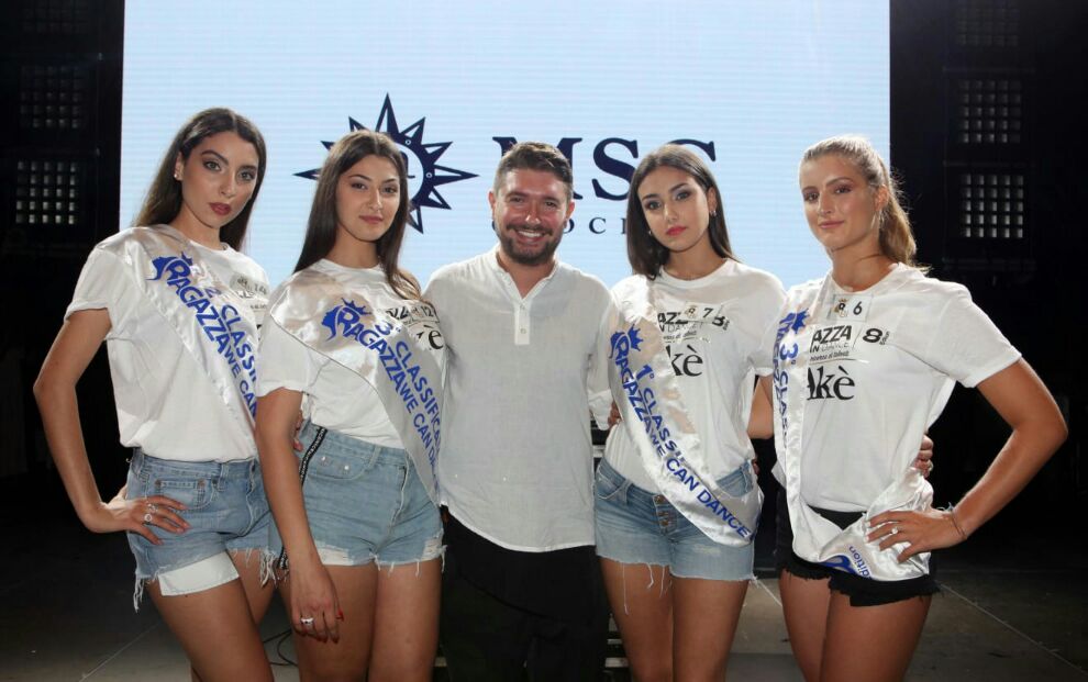 Ragazza We Can Dance 2018, che si è svolta presso il C.C. Jambo di Trentola Ducenta, la carovana riprenderà il suo viaggio a settembre. Ragazza We Can Dance 2018, che si è svolta presso il C.C. Jambo di Trentola Ducenta, la carovana riprenderà il suo viaggio a settembre.