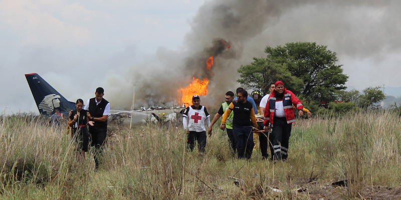 Miracolo in Messico: aereo si schianta al suolo, ma non ci sono vittime