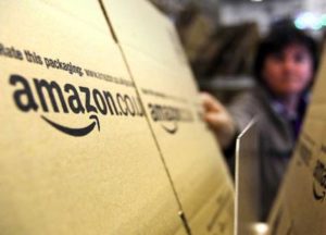 Attività postali senza autorizzazione, multa da 300mila euro per Amazon