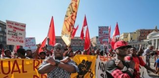 Migranti, sit-in a Napoli: “Nostro diritto rimanere"