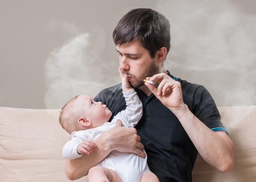 Fumo passivo, i bambini rischiano gravi malattie polmonari 