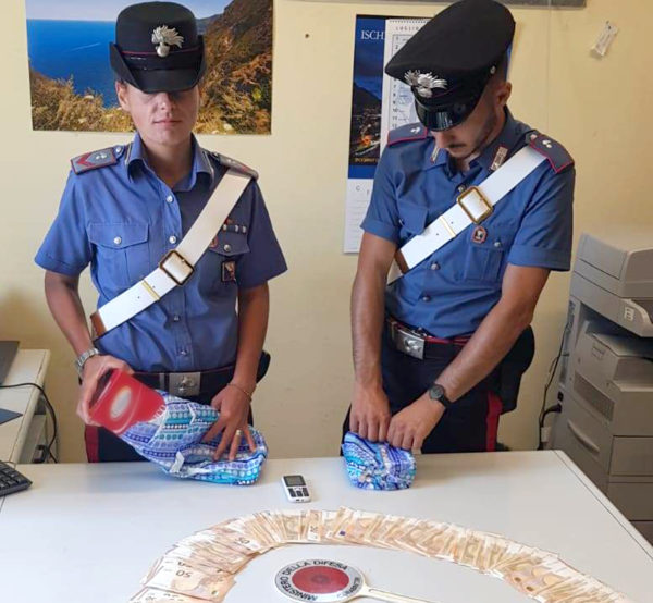 Ischia, anziana truffata di 5800 euro. Arrestato il malfattore Ischia, anziana truffata di 5800 euro. Arrestato il malfattore