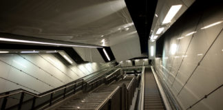 Torino, 29enne muore cadendo dalle scale mobili della metro