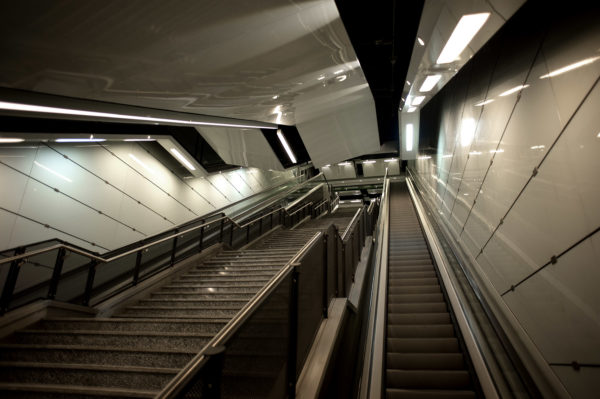Torino, 29enne muore cadendo dalle scale mobili della metro