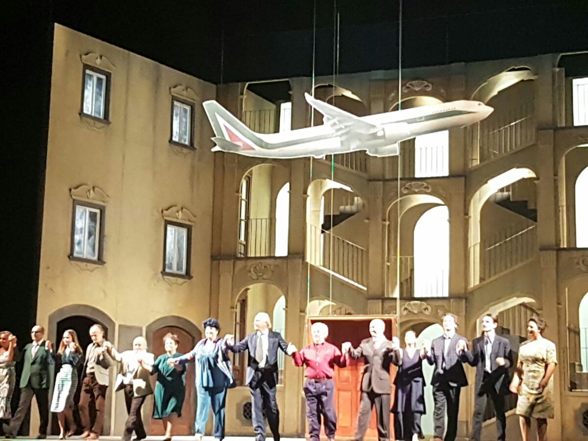 La Napoli di 'Bellavista' al Teatro San Carlo