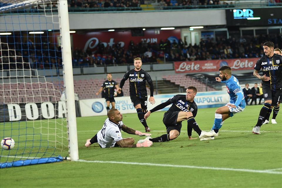 Calcio Napoli, dominio azzurro 3-0 al Parma