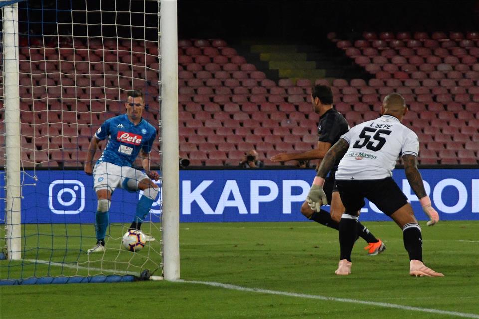 Calcio Napoli, dominio azzurro 3-0 al Parma