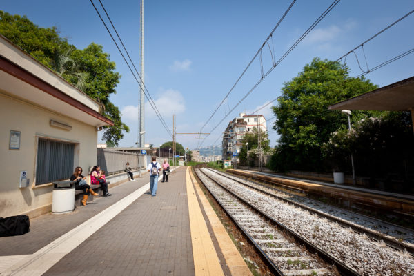 Bagnoli Agnano Terme della metropolitana linea 2 di Napoli fermata rinnovata, più accessibile e connessa.