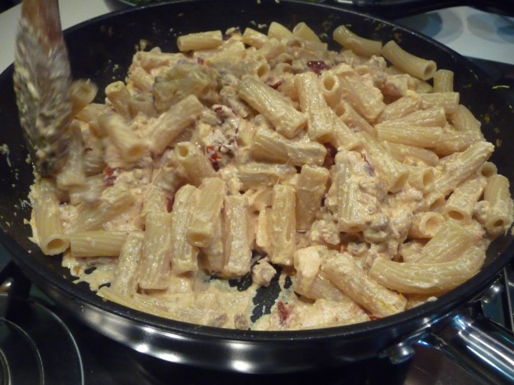 Piatto unico, ricetta pasta con la ricotta e peperoni