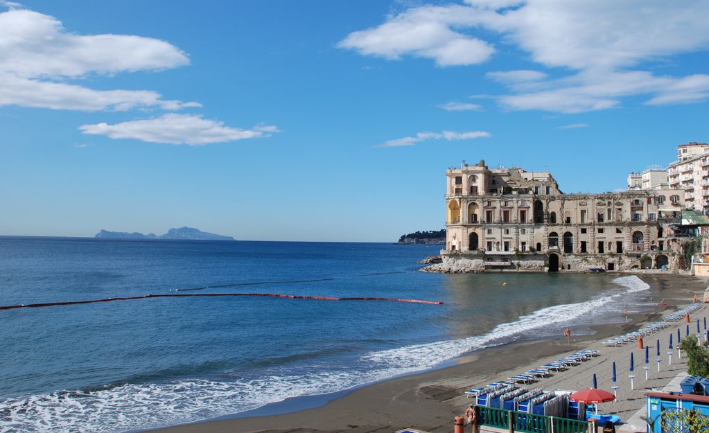 Napoli, turista travolto da gommone a Posillipo: prognosi riservata