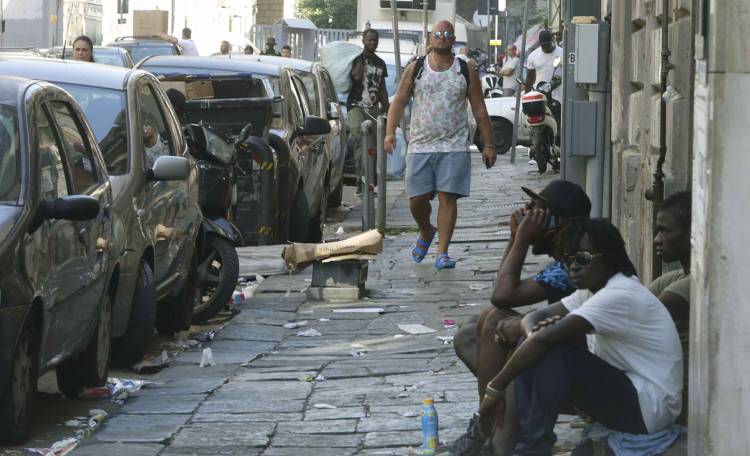 Napoli, tensione al Vasto: vendita alcol va avanti senza regole