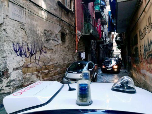 Napoli, San Lorenzo: blitz in un deposito, sequestrati 124 kg di sigarette