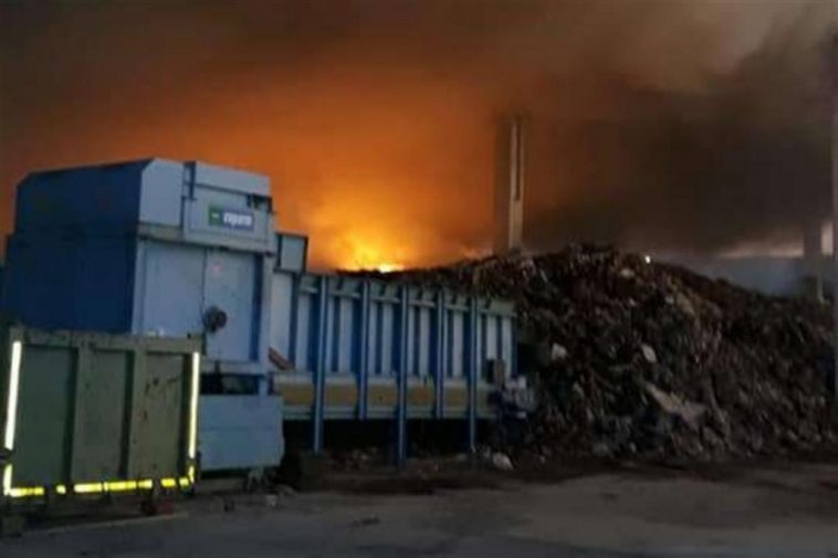 Marcianise, in fiamme deposito di rifiuti sequestrato pochi giorni fa