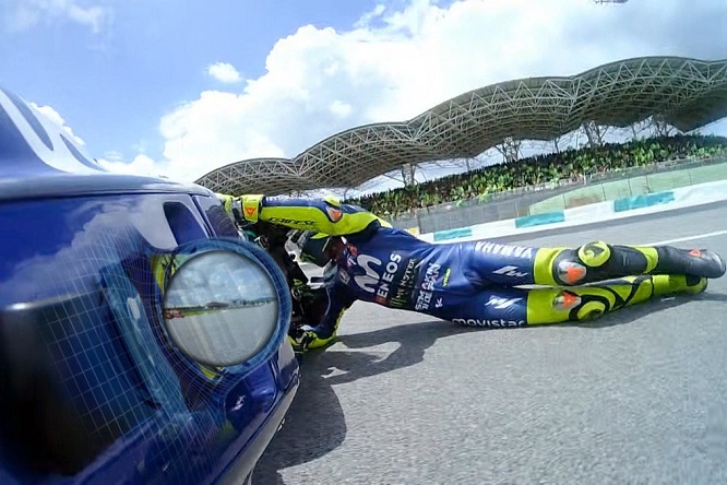 MotoGp, Rossi scivola e Marquez vince in Malesia