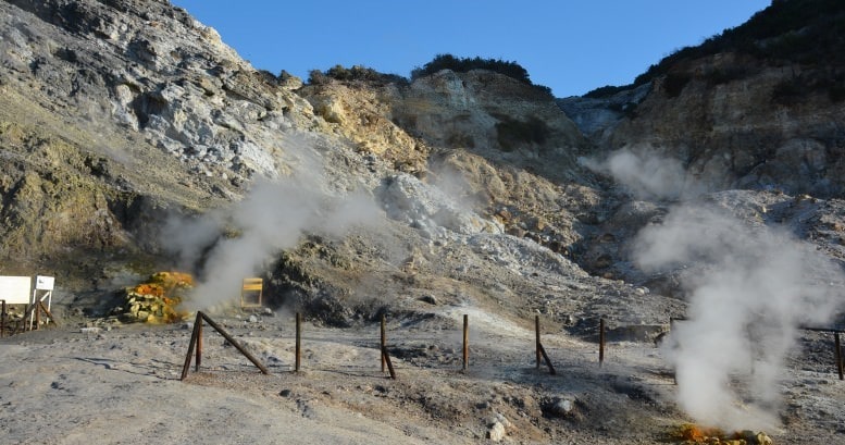 Vesuvio e Campi Flegrei, è record di scosse: più di 350 nel mese di marzo