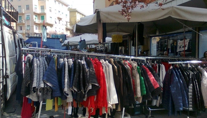 Napoli, Poggioreale: la Giunta chiude il “mercatino delle pulci”