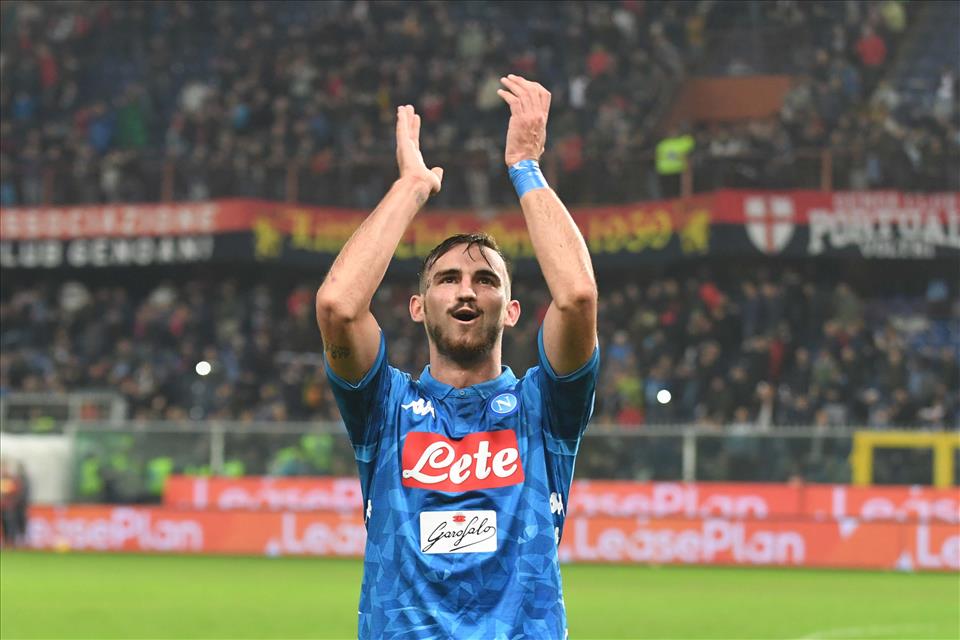 Calcio Napoli, cuore carattere e Ruiz: gli azzurri vincono in rimonta a Marassi