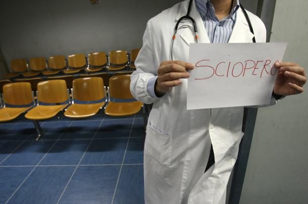Sciopero medici venerdì 23 novembre contro il mancato rinnovo