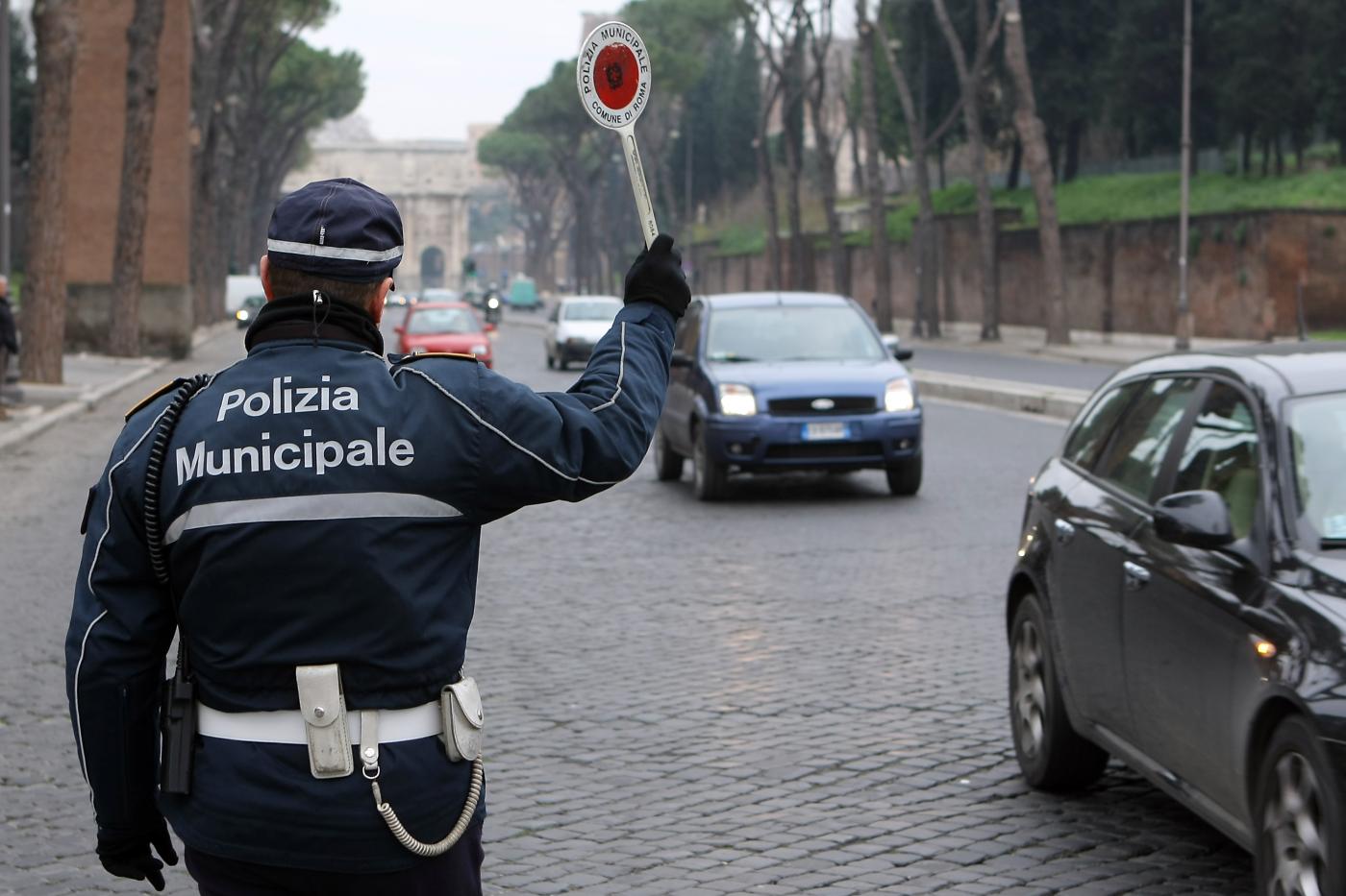 Il caso dei permessi studio per gli agenti della Polizia Municipale di Napoli