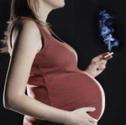 Gravidanza: più mamme obese ma diminuiscono quelle che fumano