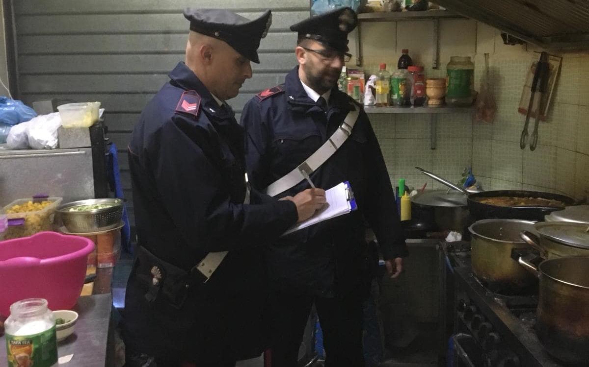 Casandrino, Carabinieri sequestrano friggitoria: titolare denunciato