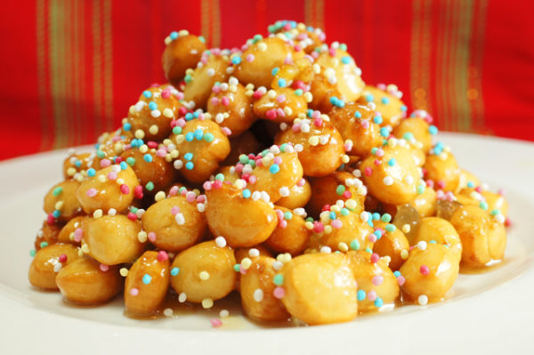 Gli Struffoli: un dolce della tradizione partenopea. Ecco la ricetta