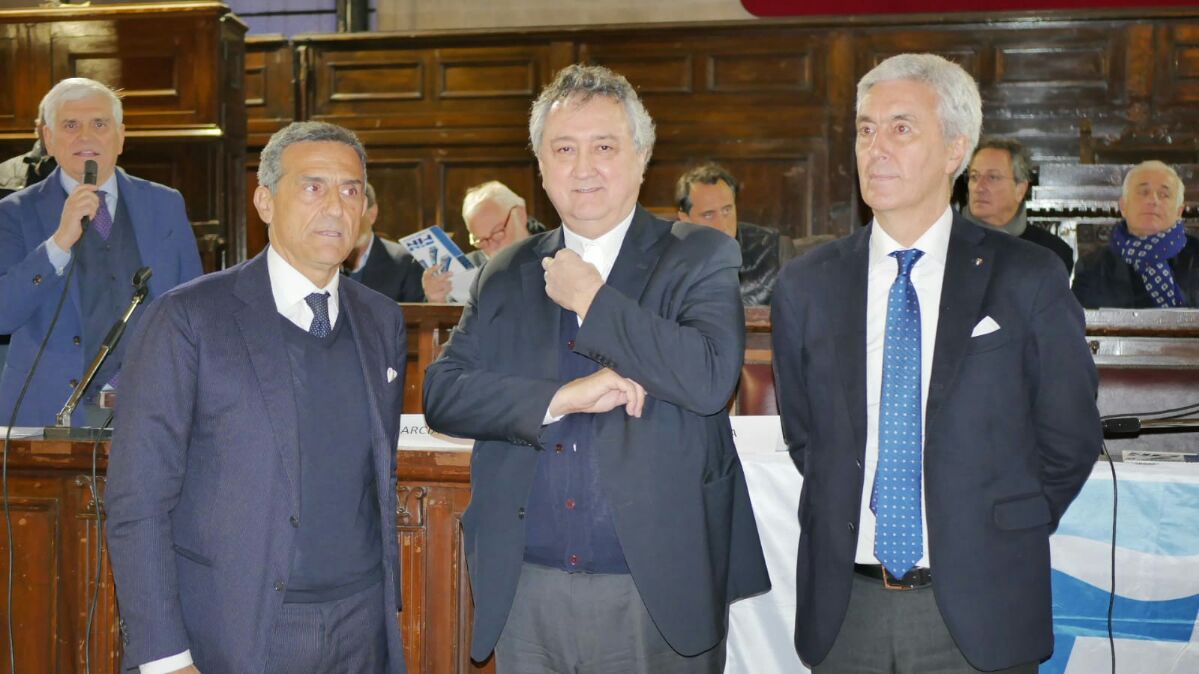 Fin Campania: Il Presidente Paolo Borrelli premia i Campioni della Campania Fin Campania: Il Presidente Paolo Borrelli premia i Campioni della Campania