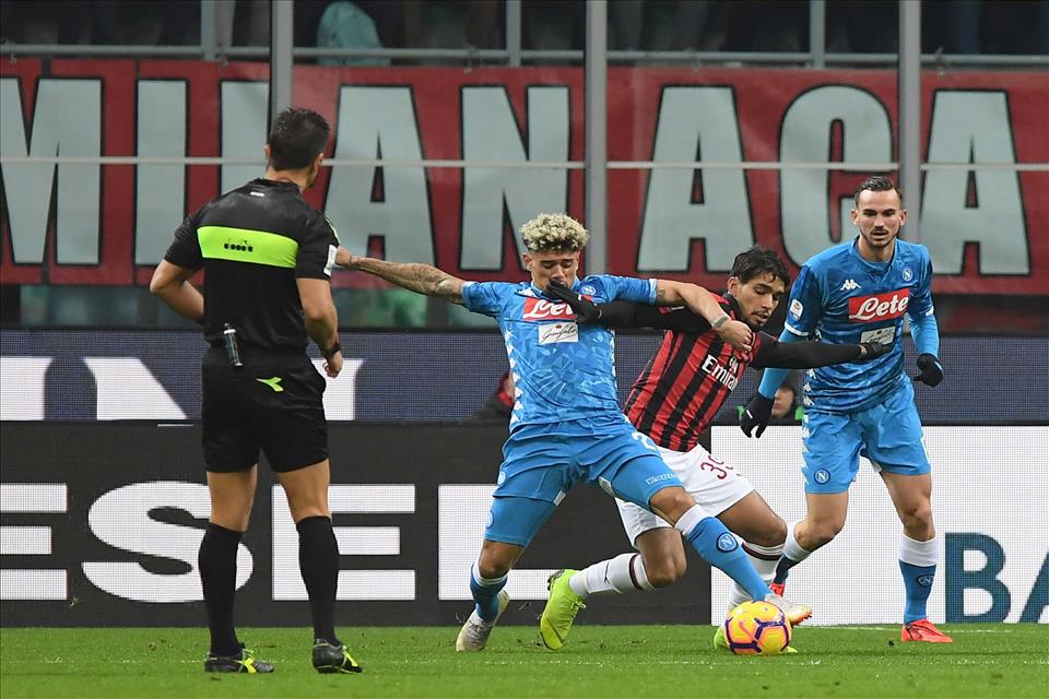 Calcio Napoli, il Milan blocca gli azzurri sullo 0-0