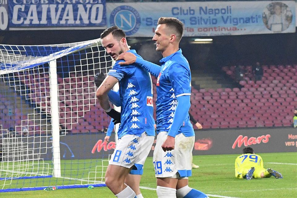 Calcio Napoli ai quarti di coppa Italia: battuto il Sassuolo 2-0