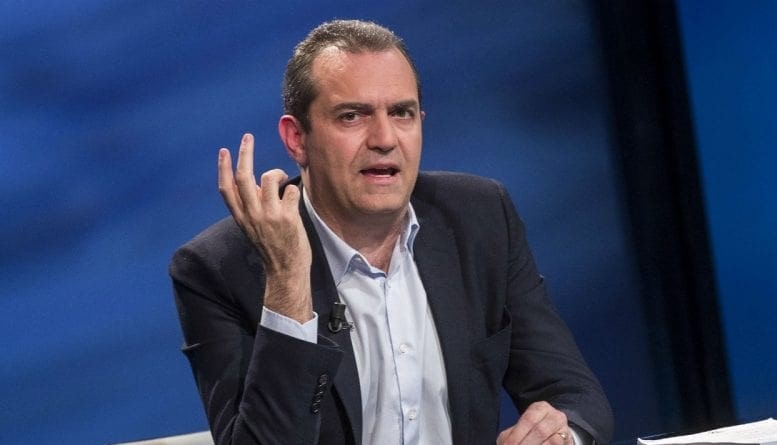 Roberto Fico gela il sindaco de Magistris: “Nostri rapporti solo istituzionali”