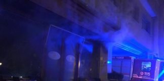 Paura in pieno Centro a Caserta: in fiamme il bar Flora Caffè