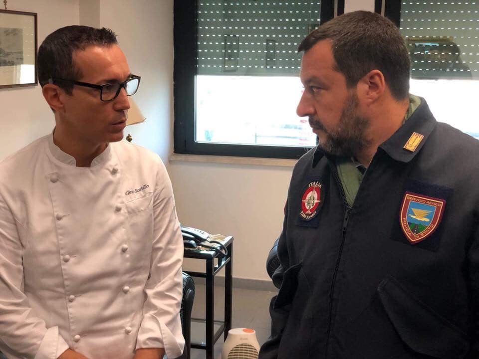 Salvini a Napoli, incontro con Sorbillo in aeroporto e poi ad Afragola