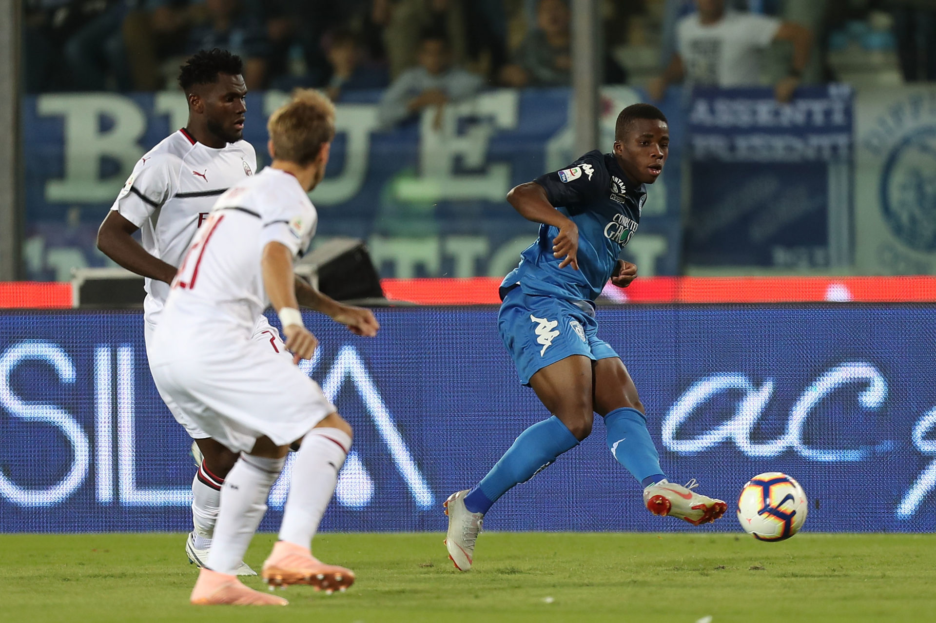 Calciomercato Napoli, è sfida all'Inter per Barella e Traorè