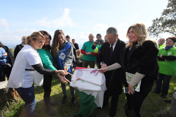 Napoli, Posillipo: centoventi volontari per la cura del Parco Virgiliano. Tutte le foto Napoli, Posillipo: centoventi volontari per la cura del Parco Virgiliano. Tutte le foto