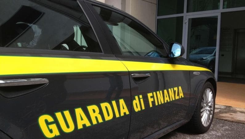 Camorra: escamotage per evitare sigilli, sequestro da un milione di euro