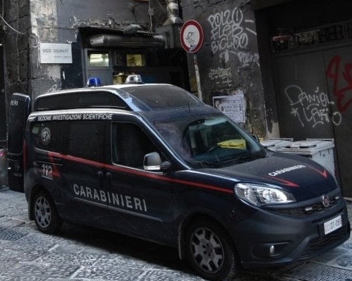 Napoli, spari contro la pizzeria Di Matteo: torna la paura ai Decumani