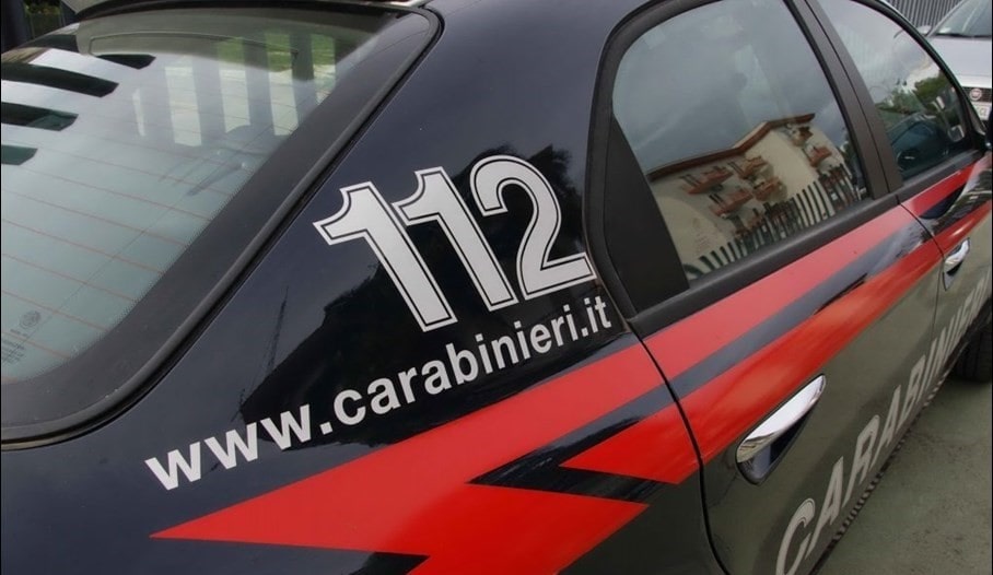 Napoli, sparatoria a Materdei: una 18enne ferita da proiettile vagante