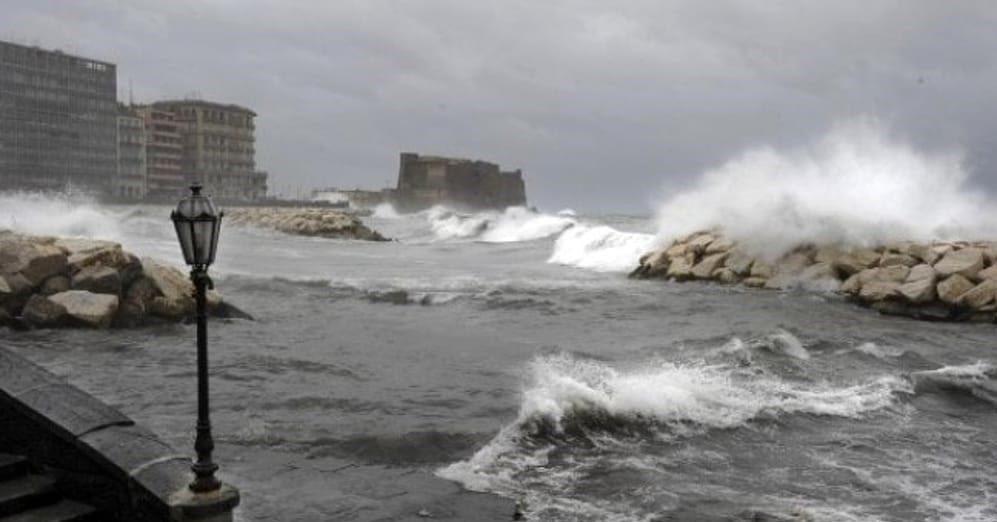 Allerta meteo da 2anews.it Allerta meteo in Campania per vento forte e mare agitato