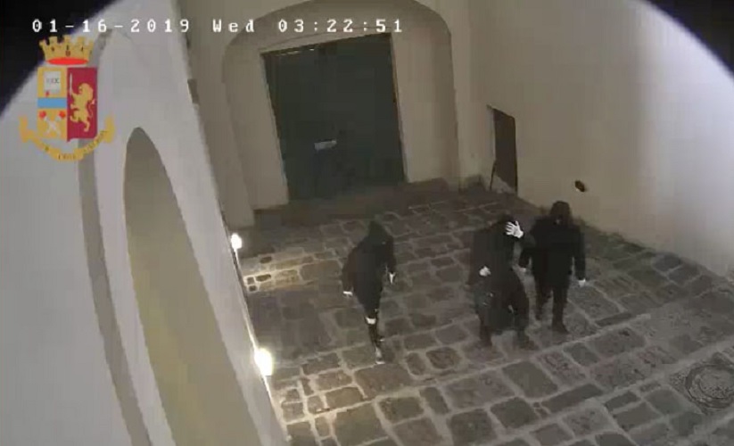 Napoli: arrestata la banda che aveva rubato 111 ipad al Suor Orsola Benincasa