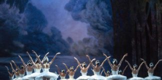 Teatro San Carlo: Tutti gli eventi della "Regione Lirica" in Piazza del Plebiscito. Date e orari