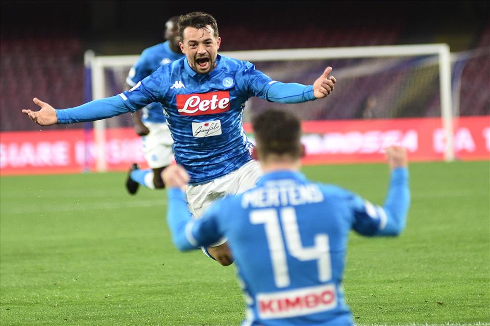Calcio Napoli distratto ma concreto: 4-2 all'Udinese