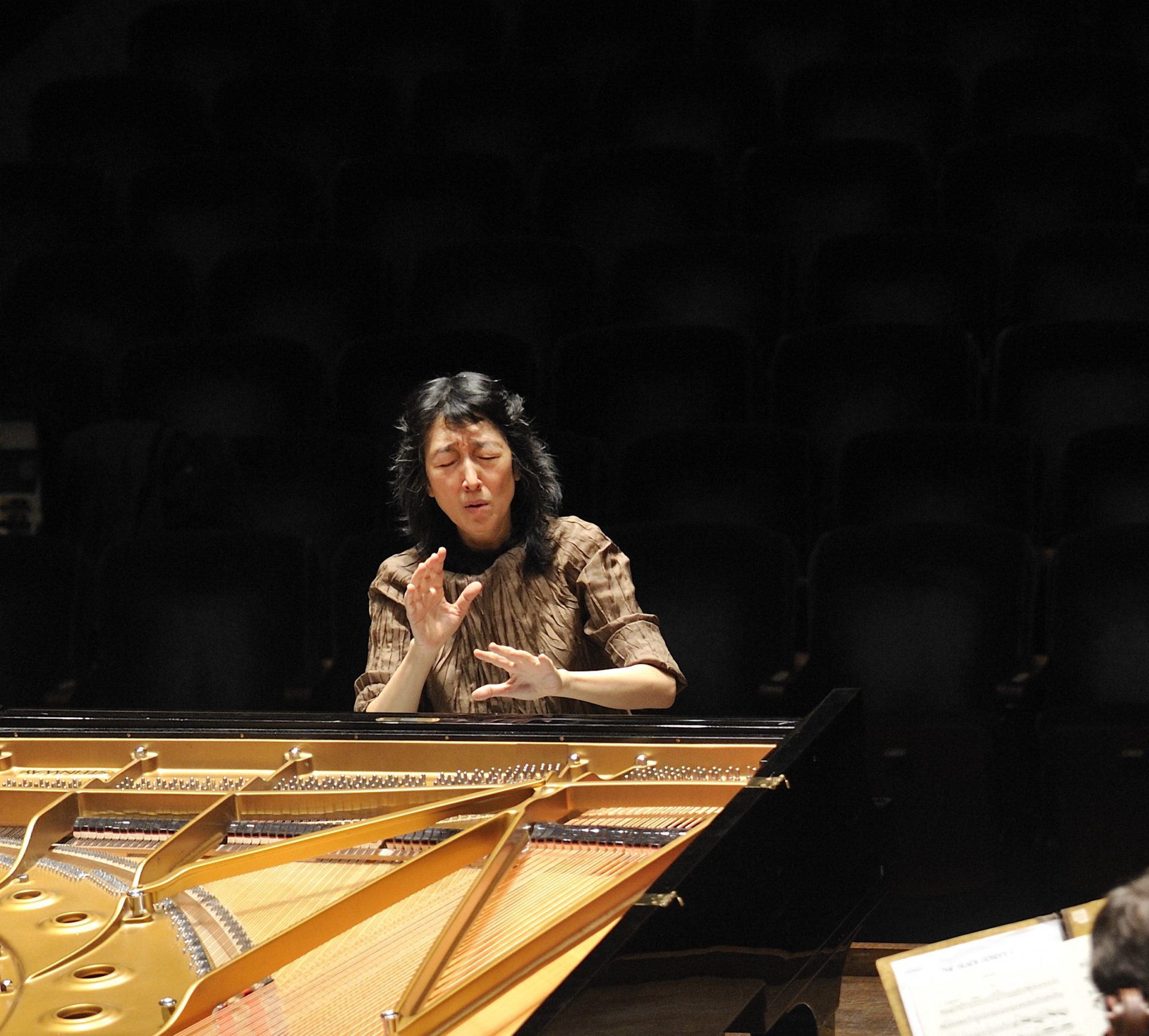 La leggendaria pianista Mitsuko Uchida, ospite dell'Associazione Scarlatti