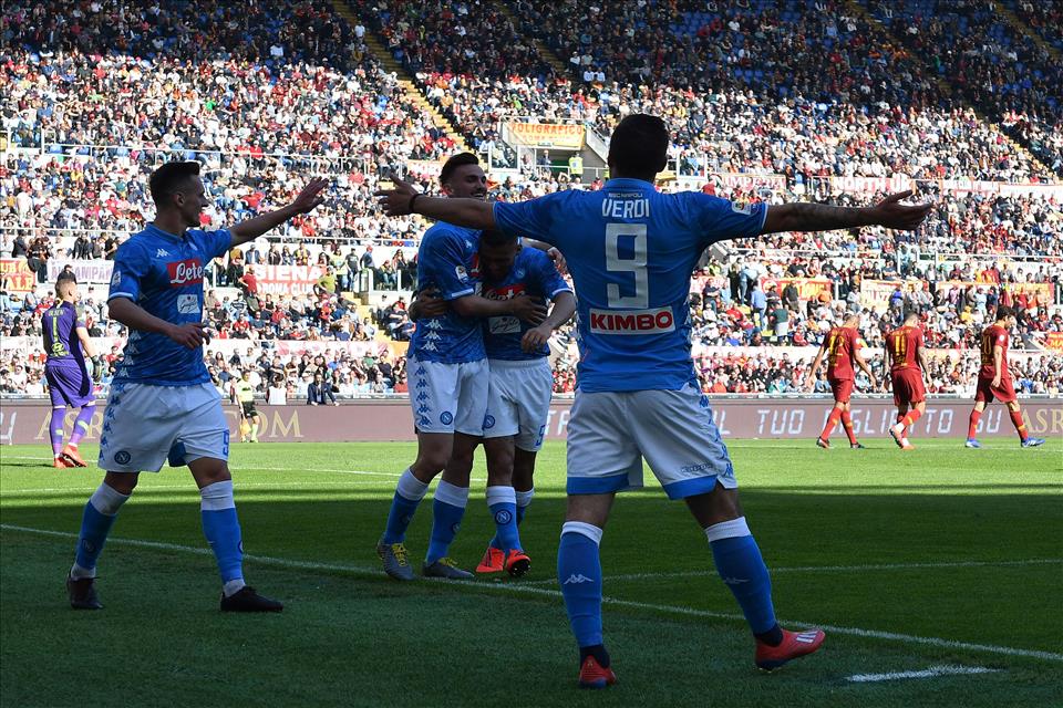 Calcio Napoli in forma europea: umiliata la Roma all'Olimpico 4-1