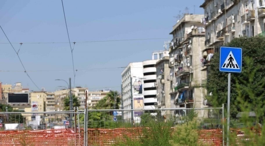 Napoli, tragedia nel cantiere di via Marina: clochard ucciso da un camion