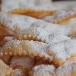 Dolci di Carnevale a Napoli tra chiacchiere e migliaccio