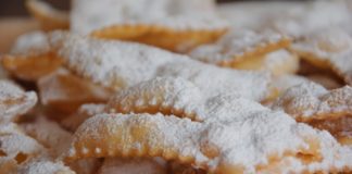 Dolci di Carnevale a Napoli tra chiacchiere e migliaccio
