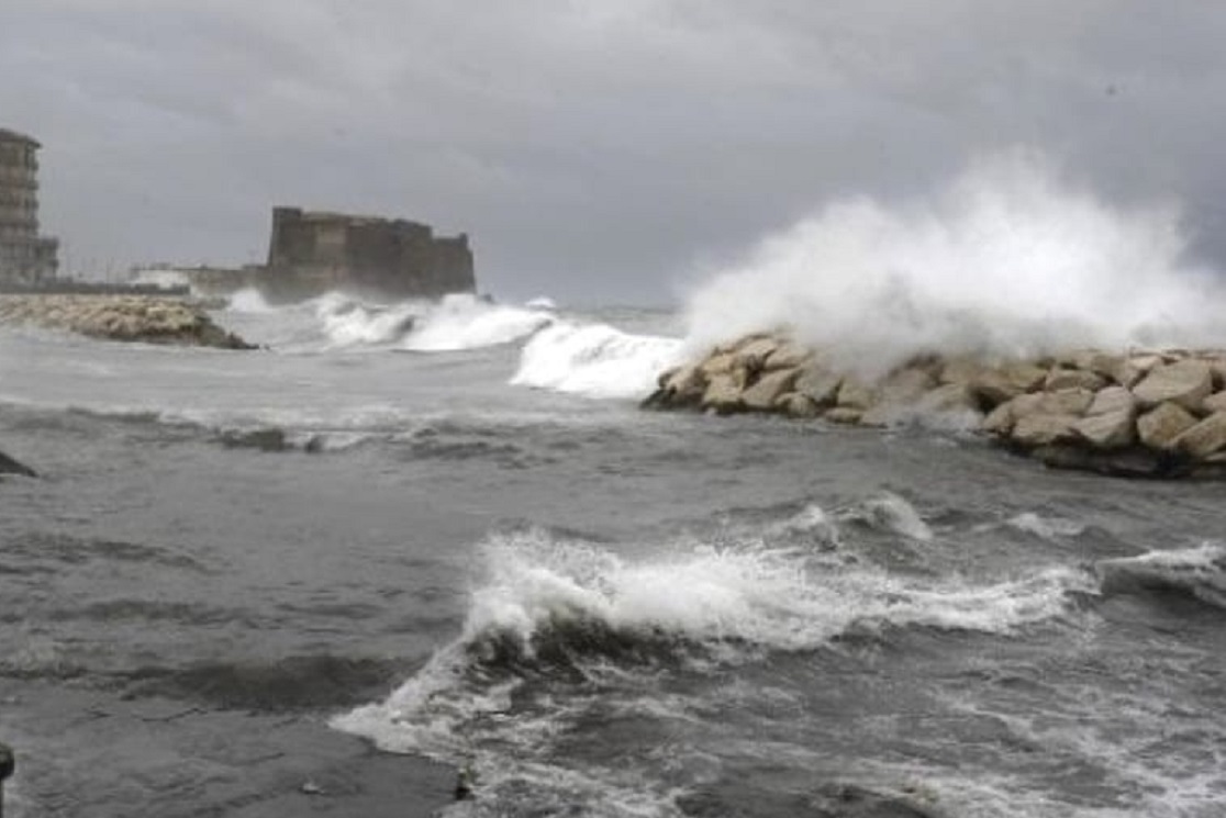 Allerta meteo in Campania per venti forti e mare agitato
