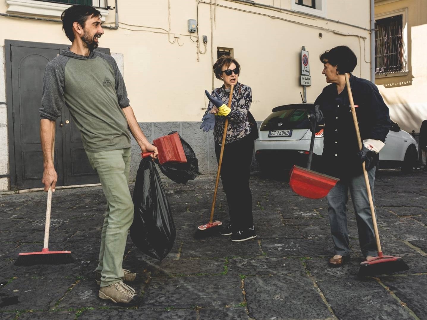 Salerno, cittadini in strada per difendere l’ambiente: ecco le Pulizie di Pasqua